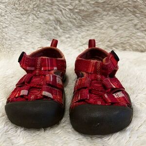 Keen water shoes, size 4